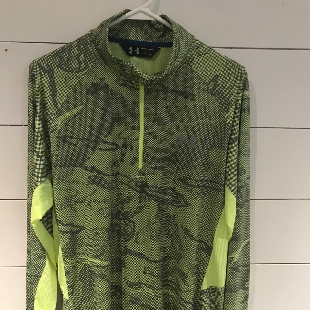 Under armour pullover like new